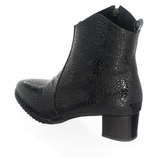 Costo shoesBot ve Çizme ModellerimizK976 Siyah Rugan Baskılı rahat Geniş Kalıp Büyük Numara Kadın Botları