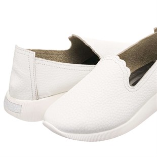 Costo shoesGündelik ve Rahat Modeller41-42-43-44 Numaralarda N0609 Beyaz Soft Deri Çok Hafif Yumuşak Ortopedik Taban Büyük Numara Kadın Ayakkabı