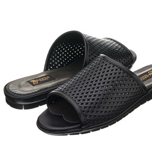 Costo shoesTerlik Sandalet ve Babet Modellerimiz41-42-43-44 Numaralarda N1396 Siyah Kuzu Derisi Astarsız Rahat Esnek Düz Taban Büyük Numara Kadın Terlik