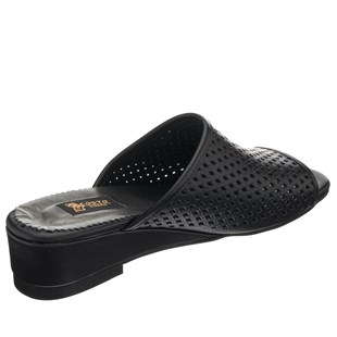 Costo shoesTerlik Sandalet ve Babet Modellerimiz41-42-43-44 Numaralarda N1397 Siyah Kuzu Derisi Astarsız Hafif Dolgu Taban Büyük Numara Kadın Terlik